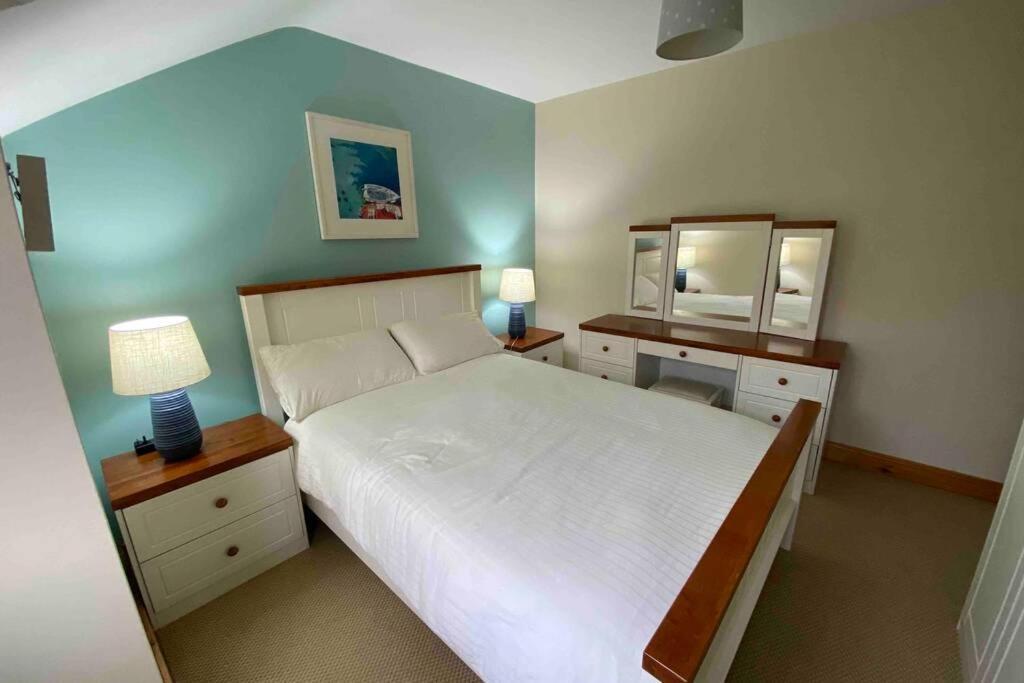 3 Bedroom House Located In Centre Of Carndonagh Eksteriør bilde