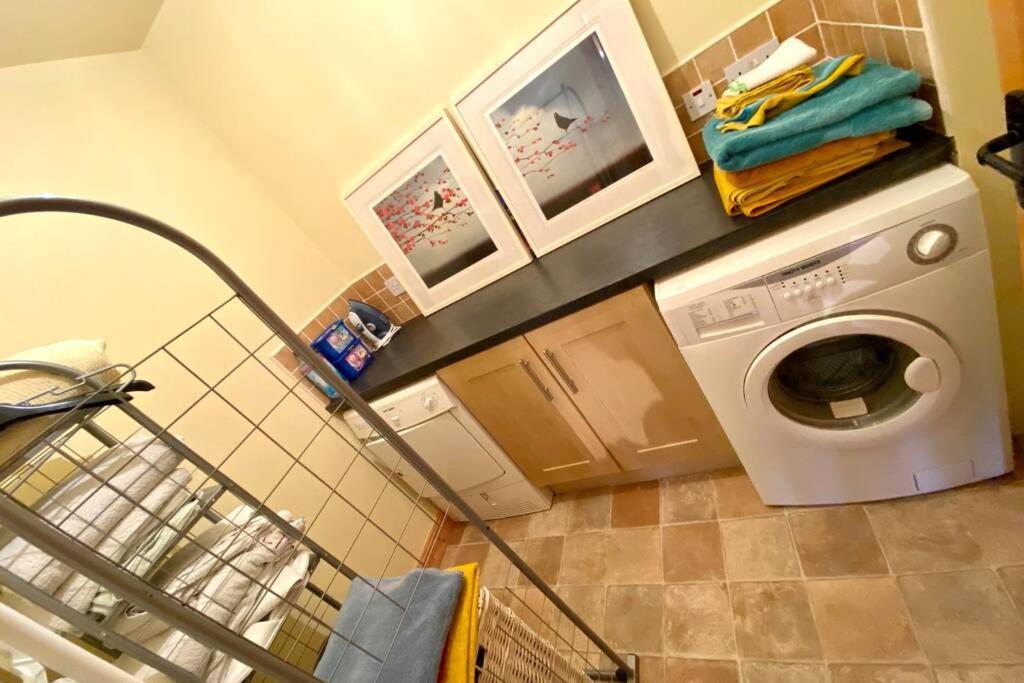 3 Bedroom House Located In Centre Of Carndonagh Eksteriør bilde